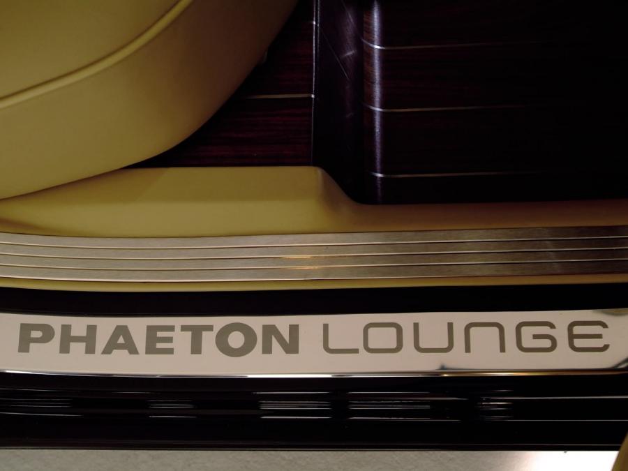  Volkswagen Phaeton Individual Lounge Study 2005 года  (фото 2 из 11)